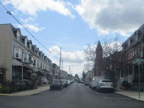 Exterior Neighborhood (street photo)