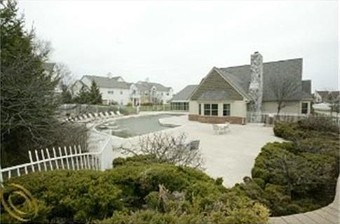 4th image of 245 Brookwood Dr #3