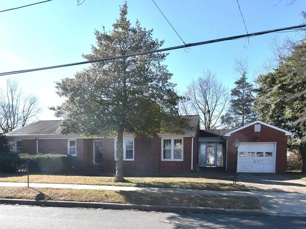 891 E 3rd St, Florence, NJ 08518