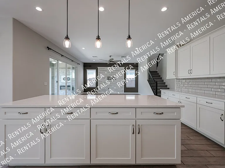 1829 E Saguaro Park Ln — Photo 32