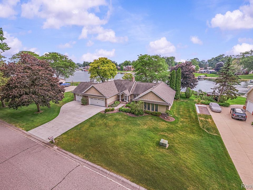 1st image of 4178 Chevron Dr