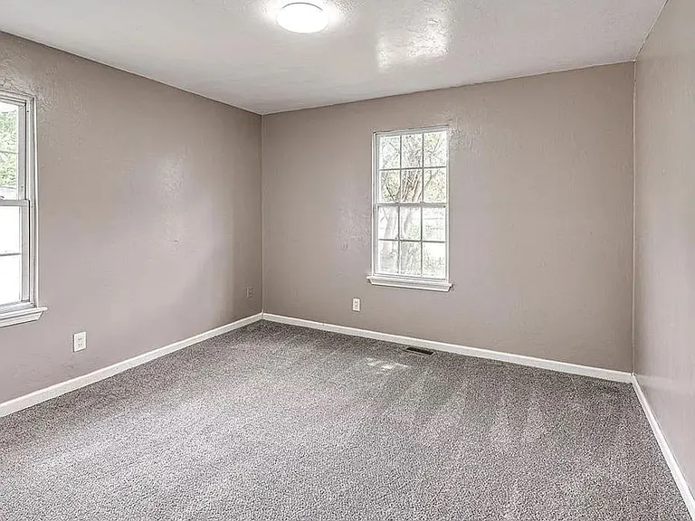 313 E Northrup Dr — Photo 12