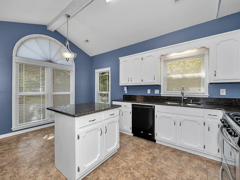 722 Highland Dr — Photo 13
