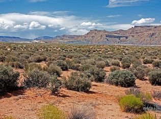 725 E Yankee Doodle Dr, Kanab, UT 84741