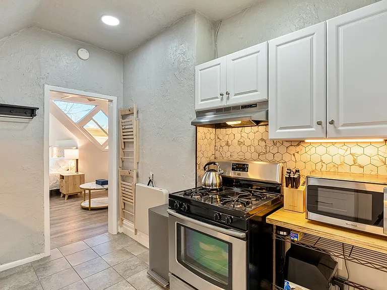 271 E St #3 — Photo 10