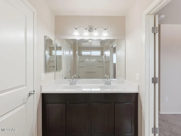 2815 N Fair Oaks Ave — Photo 32