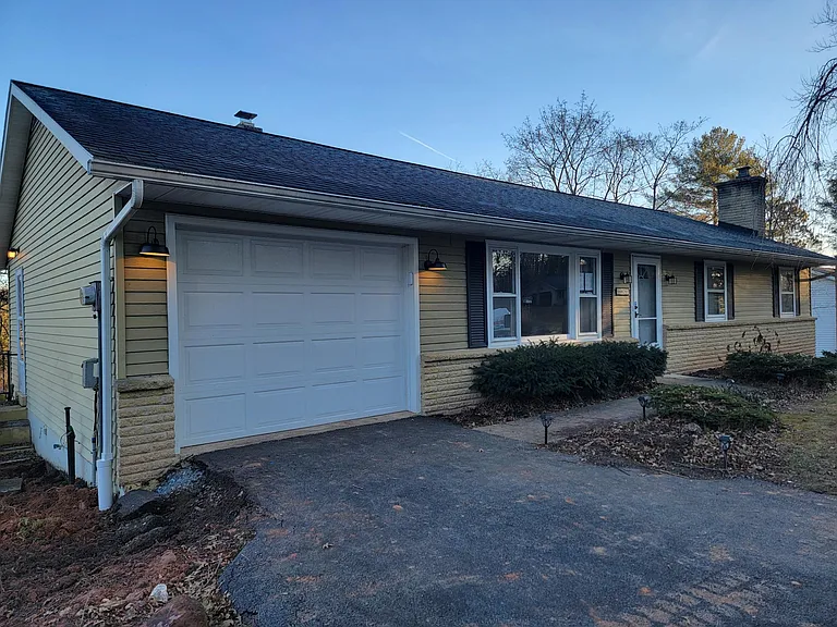 40 Pine Crest Dr — Photo 1