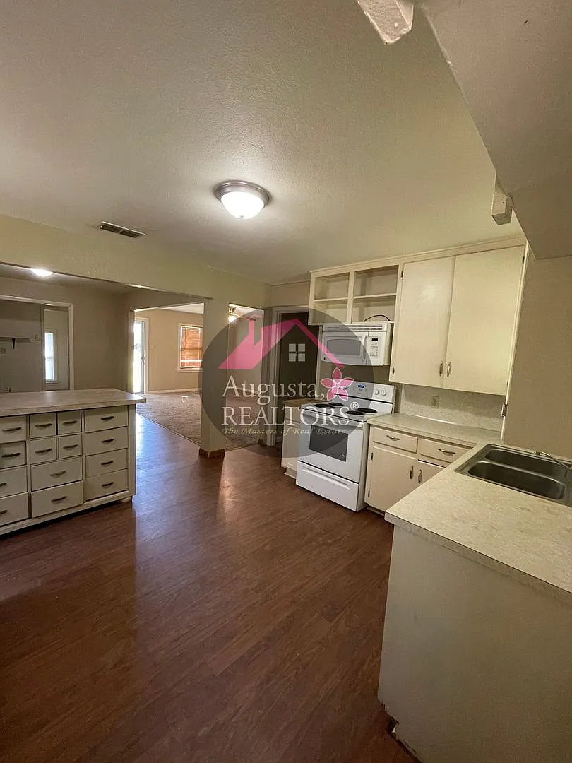 Adorable 2 bedroom home! — Photo 4