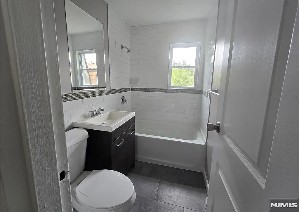 1 bed, 680 sqft, $1,975 — Photo 2