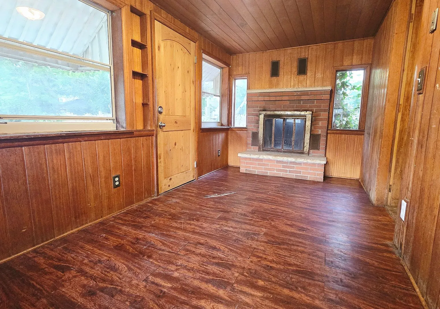 3 Bedroom 1 Bath House with Detached Garage — Photo 4