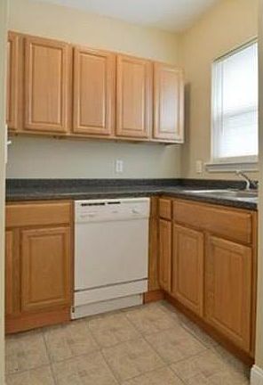 4th image of 16 Saint Clair St #1