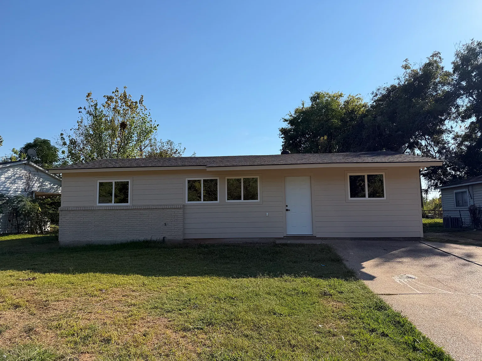 3 bed, 1200 sqft, $1,400 — Photo 1