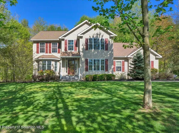 602 Pin Oak Pl, Moscow, PA 18444