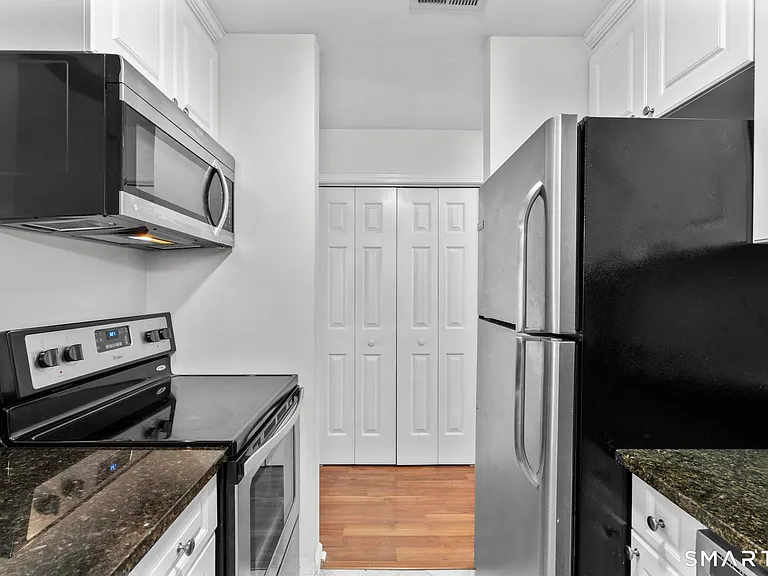 31 High St #4-2C — Photo 11