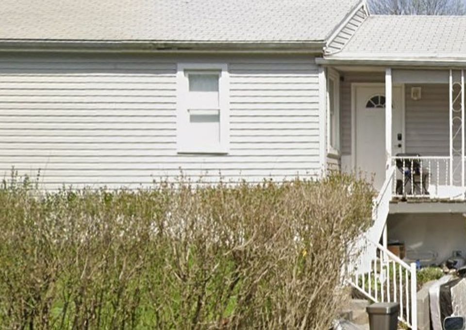 1st image of 303 Willow Rd