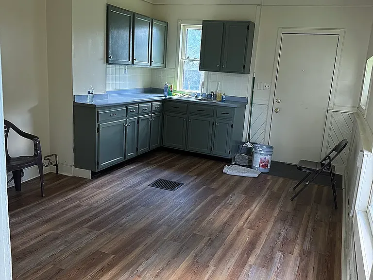 1710 Edwards Ave NE — Photo 4