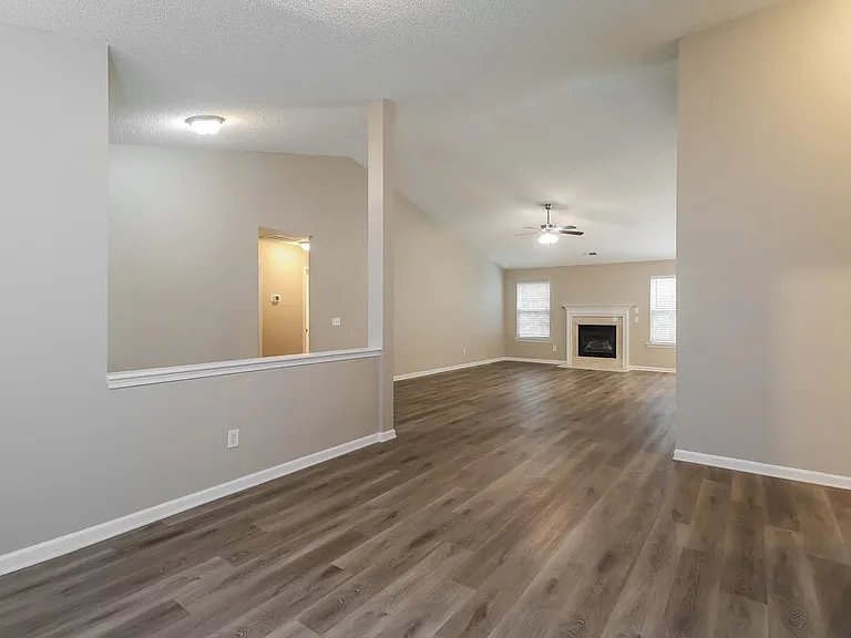 2111 Hunters Trail Dr — Photo 9