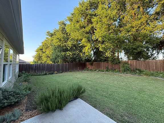 3rd image of 2621 Silver Leaf Ln