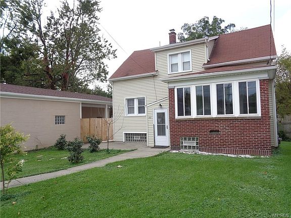 3rd image of 82 Andrews Ave