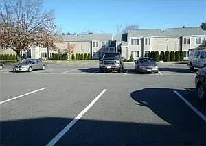 146 Nassau Dr — Photo 2