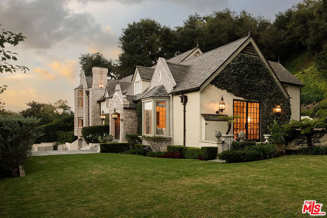 6 bed, 6.0 bath, 7830 sqft, $55,000 — Photo 3
