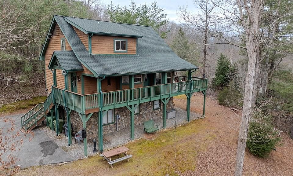 1st image of 44 Riverside Dr