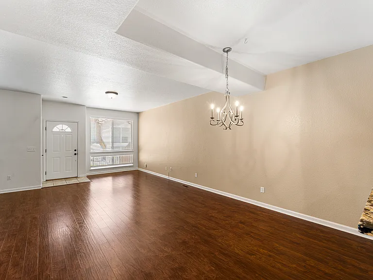 4452 S Auckland Ct — Photo 5