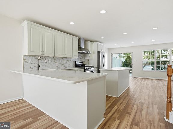 5th image of 1004 Waterford Rd