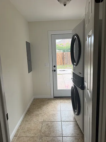 573 W Diagonal St Photo 1