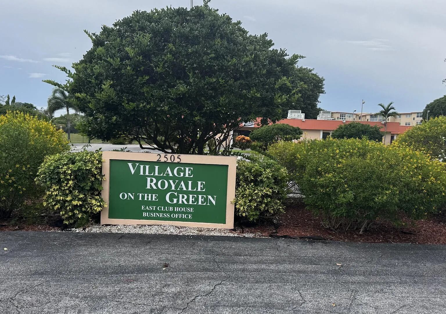 Village Royale Greendale — Photo 1