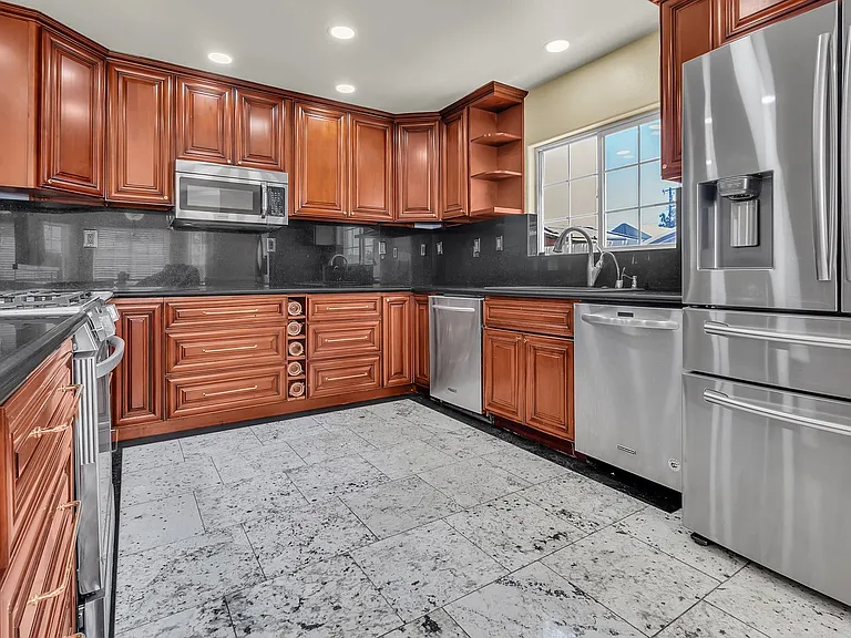 5246 N Gareloch Ave — Photo 10