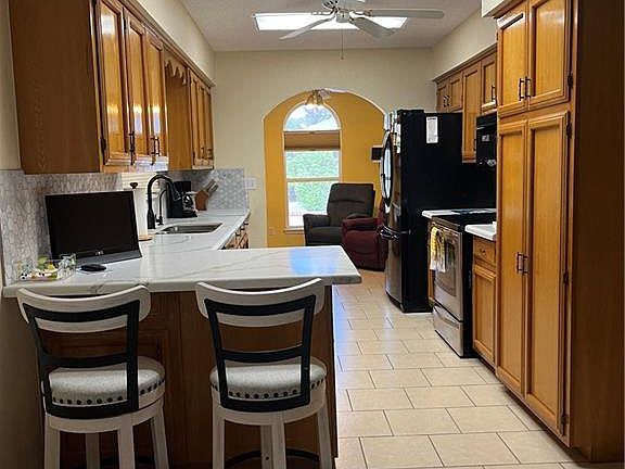 3rd image of 518 Capricorn St