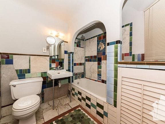 5th image of 161 W Schiller St #1BVV