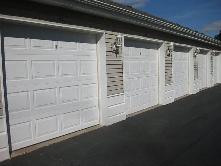 Skyridge Club Apartments — Photo 16