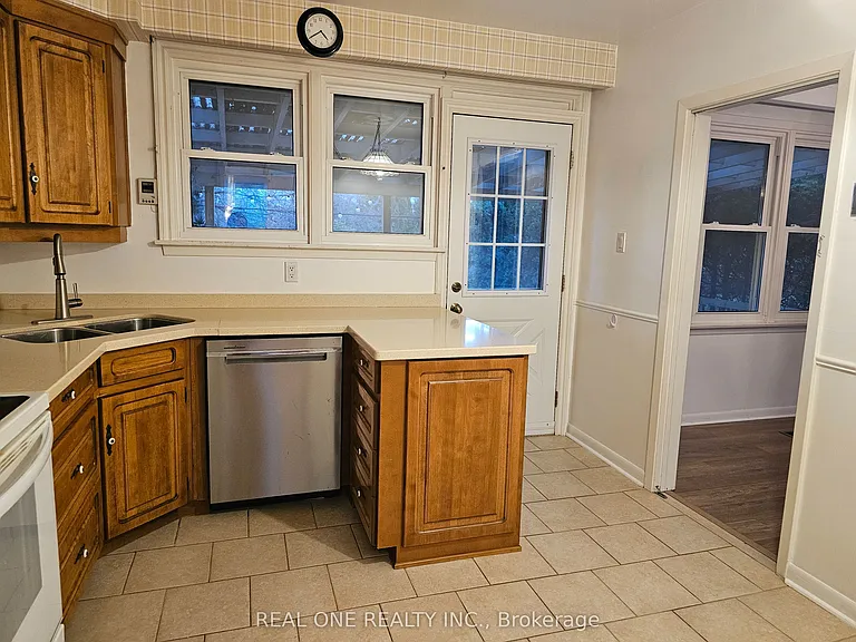 6 Fairhill Cres — Photo 8
