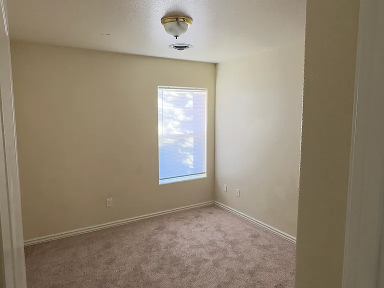 1944 Hollyhock Cir #1944 — Photo 11