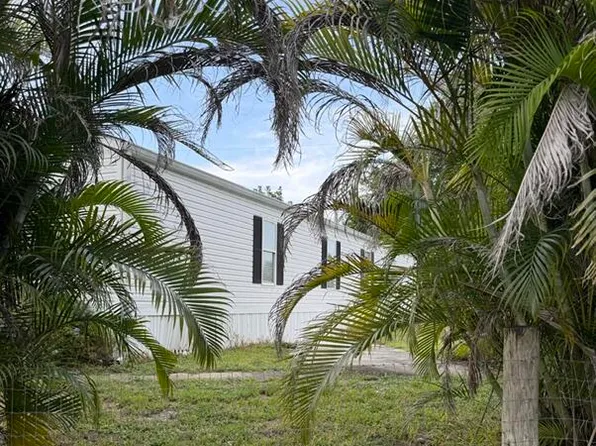 8423 SE Sandy Lane, Hobe Sound, FL 33455