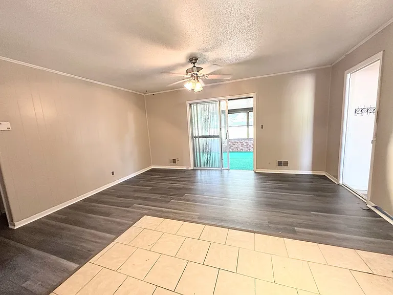 2105 Hobson Ct — Photo 14