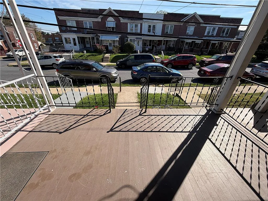 2 bed, 1.5 bath, 800 sqft, $2,000 — Photo 2
