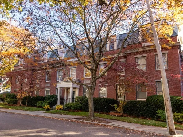 216 Summit Ave #B-102, Brookline, MA 02446