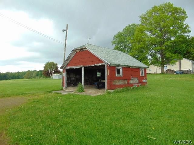 2nd image of 6244 Genesee Rd