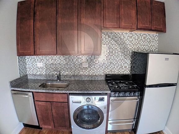 2nd image of 550 W Arlington Pl #550610