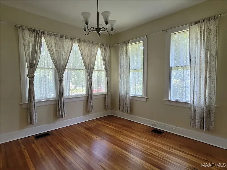 106 S Capitol Pkwy — Photo 28