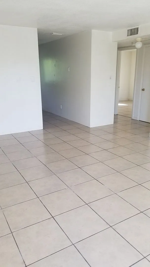 Rent Reduction!! 2 Bed 1 Bath Apartment Water And Pest Control Included — Photo 1