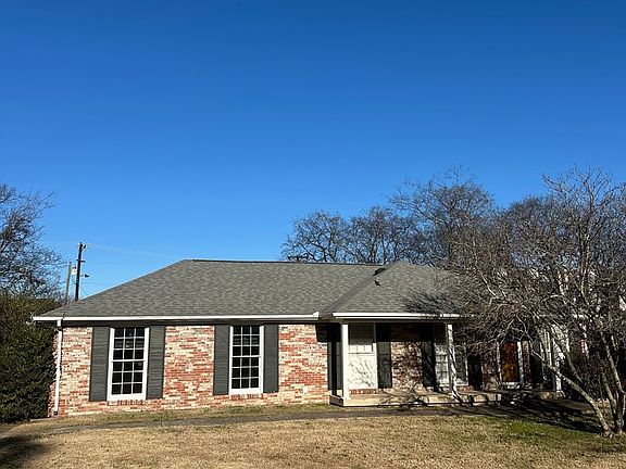 3rd image of 72 Brookwood Ter