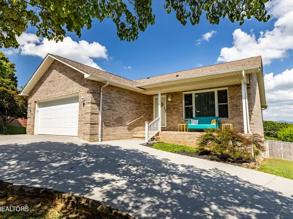 912 Saint Johns Dr, Maryville, TN 37801