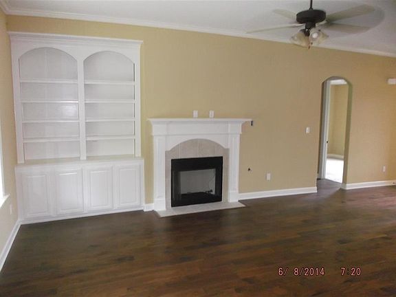 3rd image of 140 Riverdale Dr