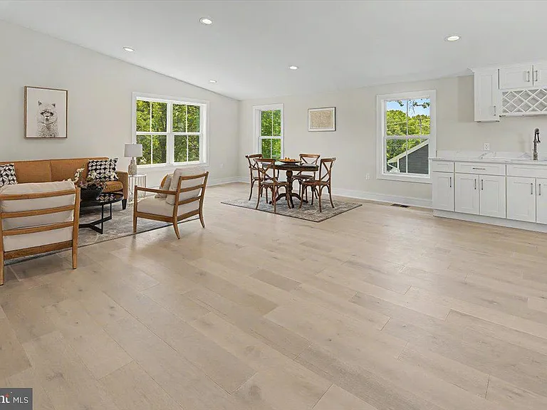 2902 Vista St NE — Photo 64