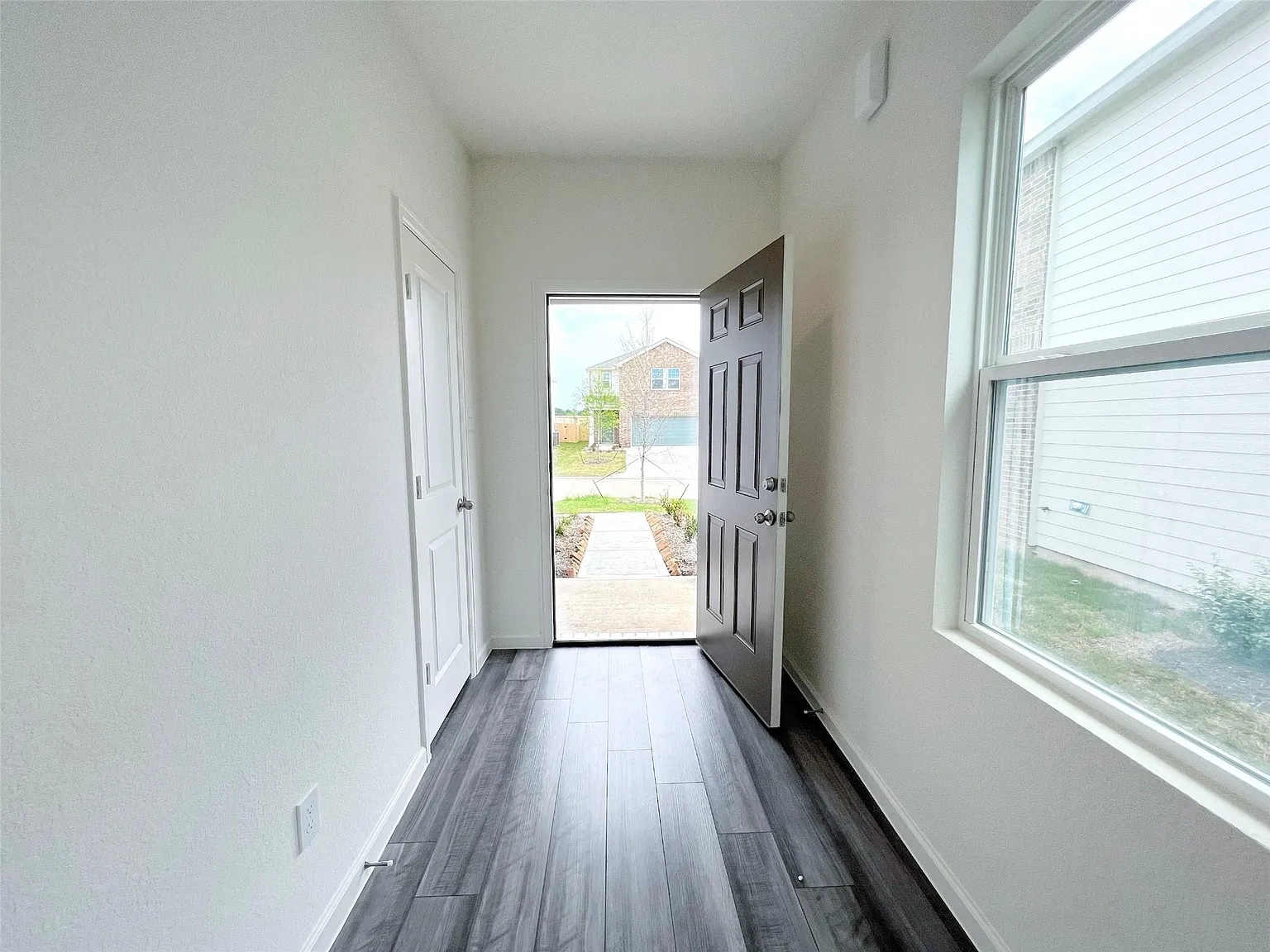 3 bed, 2.0 bath, 1368 sqft, $1,750 — Photo 3
