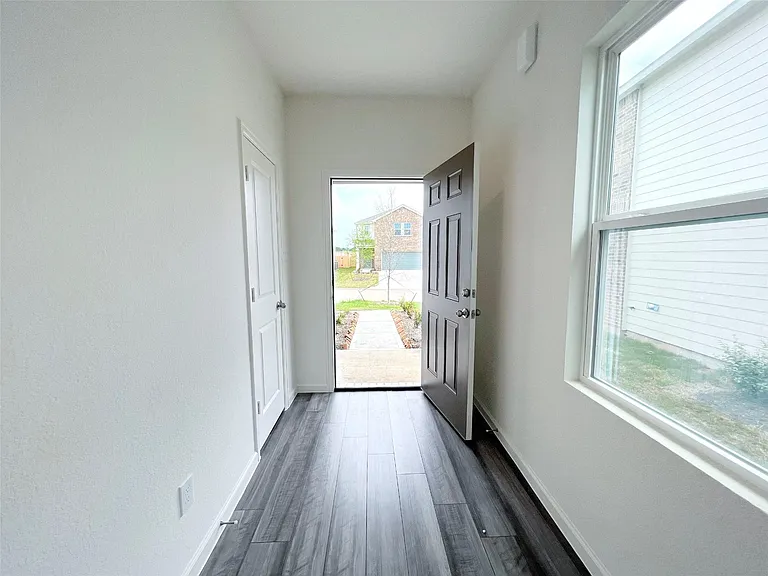 680 Amesbury Rd — Photo 3